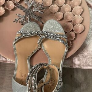 Jewel Badgley Mischka Glittering Silver Heels NWOT